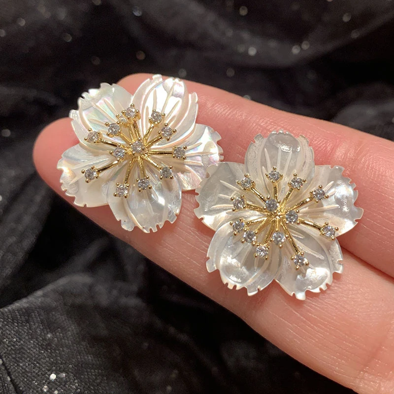 Shell flower earrings in white mother-of-pearlS925Silver needle super shiny elegant Korean stylish internet celebrity camellia e