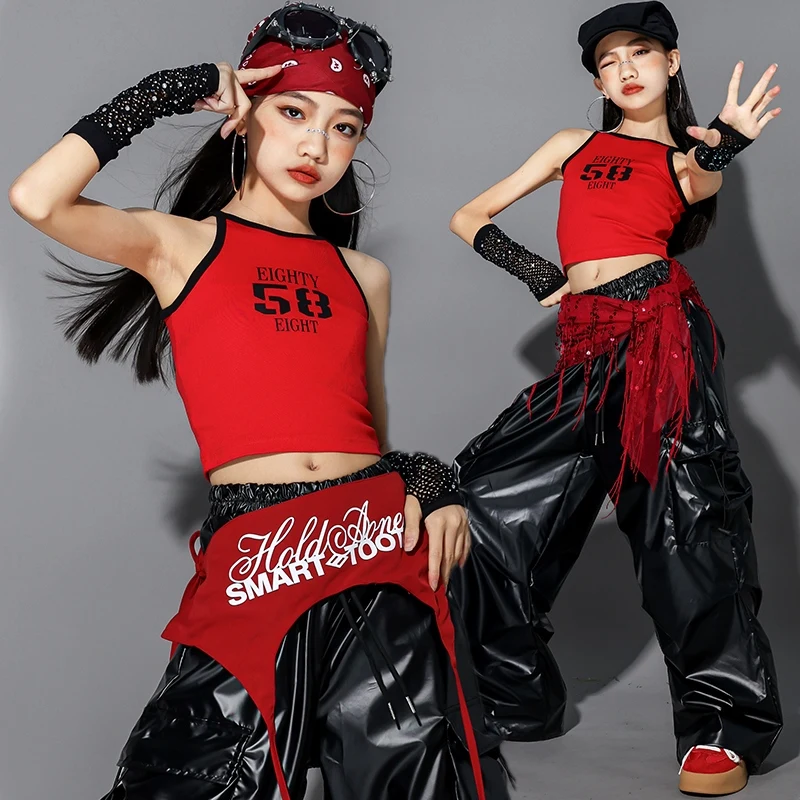 ヒップホップダンスコスチューム KPOPステージ衣装 ガールズ レッドタンクトップ ブラックヒップ HPトラウザーズ キッズ トレンドスーツ ジャズパフォーマンスウェア AMY2402