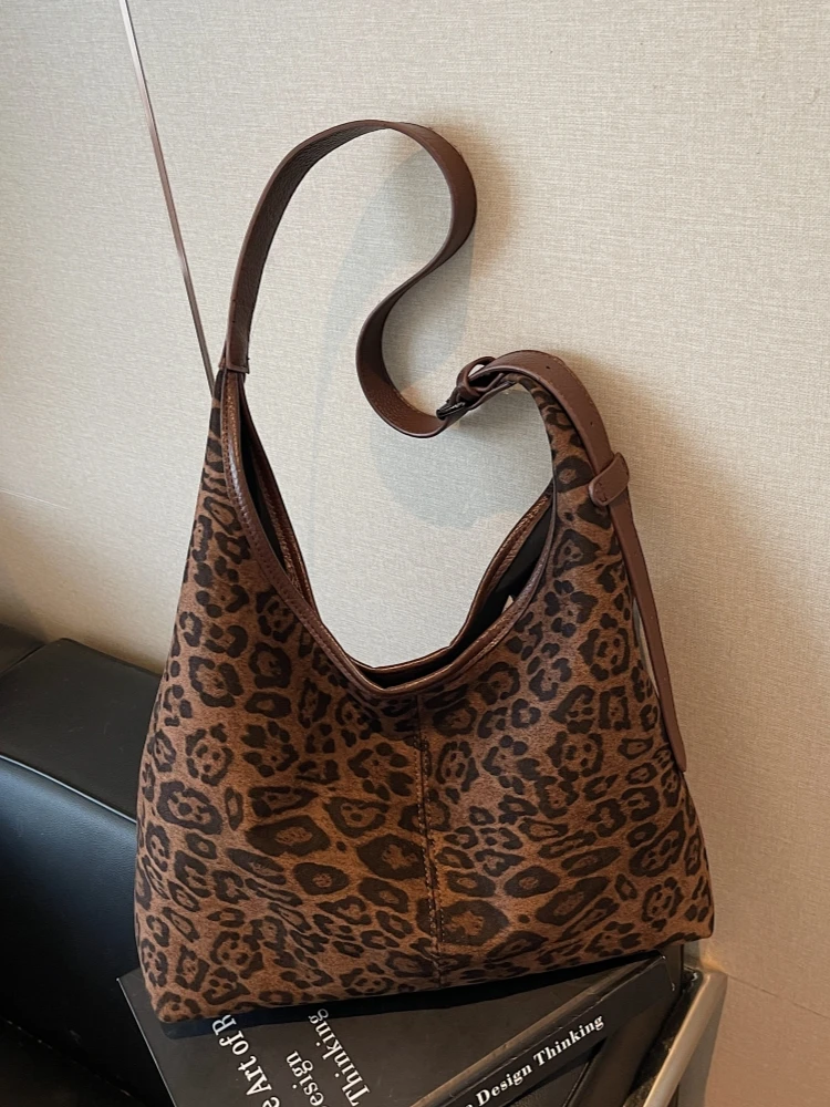 

Элегантная женская сумка-тоут на плечо 2025: Новинка осенне-зимнего сезона, повседневная, универсальная, большая сумка для города