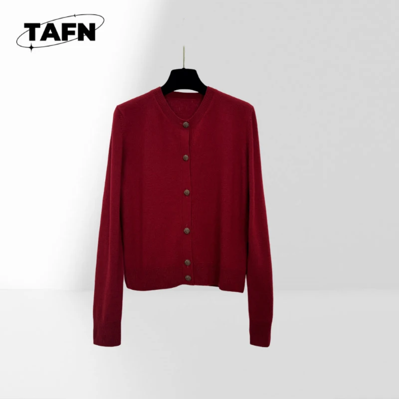 

Женский ретро-кардиган из кашемира – элегантный дизайн для повседневного комфорта в 2025 году. Мягкий, стильный, для ежедневной носки в 2025 году. AJ2868