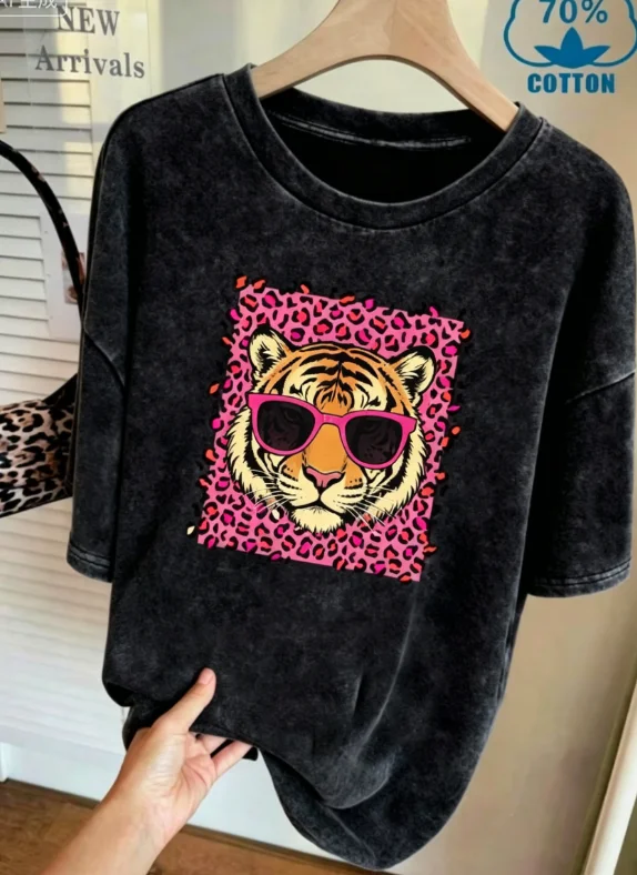 Damenmode-Trend: Retro-Leopardenmuster-T-Shirt mit Rundhalsausschnitt, Used-Look und kurzen Ärmeln – Detail 7