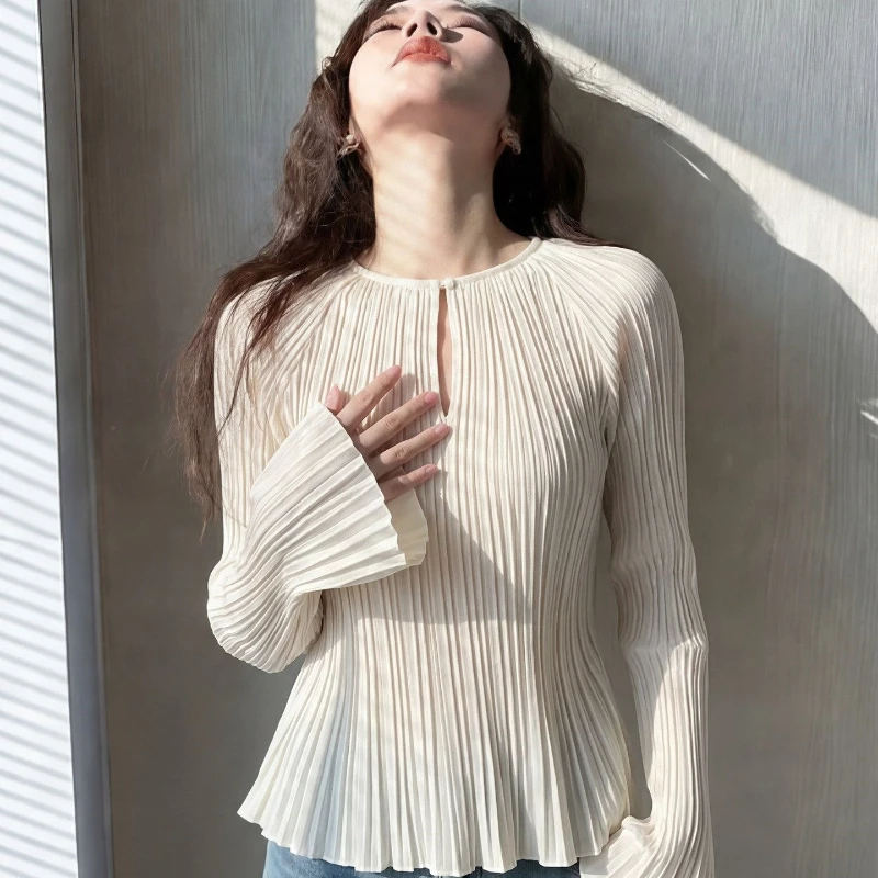 

2026 Four Seasons New Hot Selling Solid Color Design Sense Wearing Round Neck Horn Long Sleeve T-shirt for Women