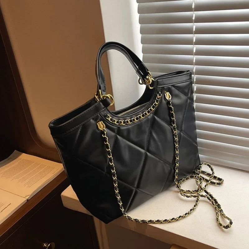 

Modern Elegant Drawstring Bucket Bag For Ladies With Cinched Top And Soft Luxurious Leather