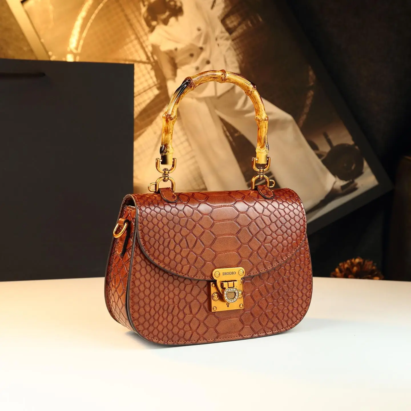 Minimalist Unique Leather Women's Crossbody Bag Shoulder Bag Luxury Designer Large Capacity Elegant Vintage Diaper Bags