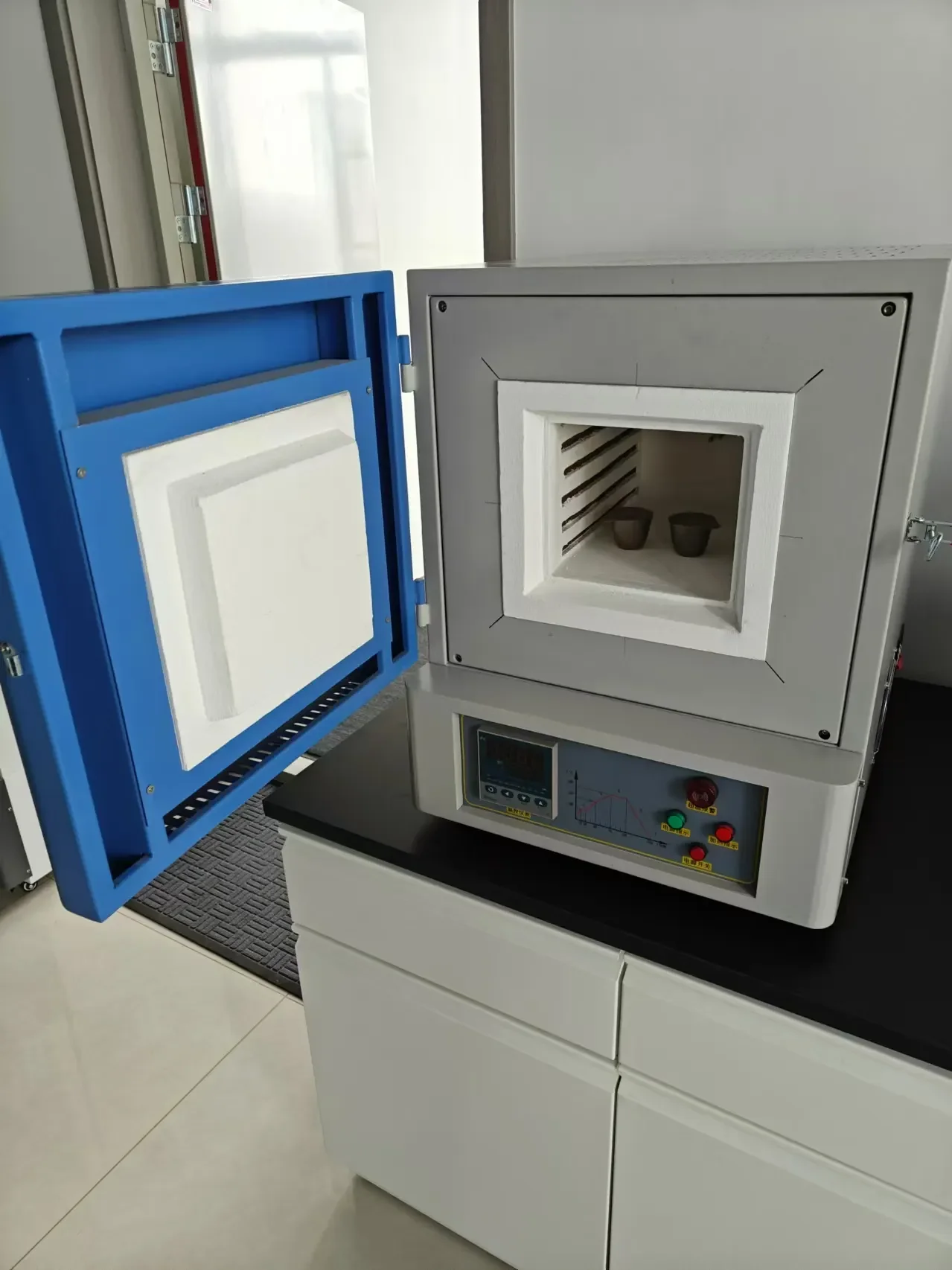 PID Control 30 Progra  mmed Segments 1000℃-1200℃ Resistance Wire Heating Electric Muffle Furnace Box Type Furnace For Lab Use