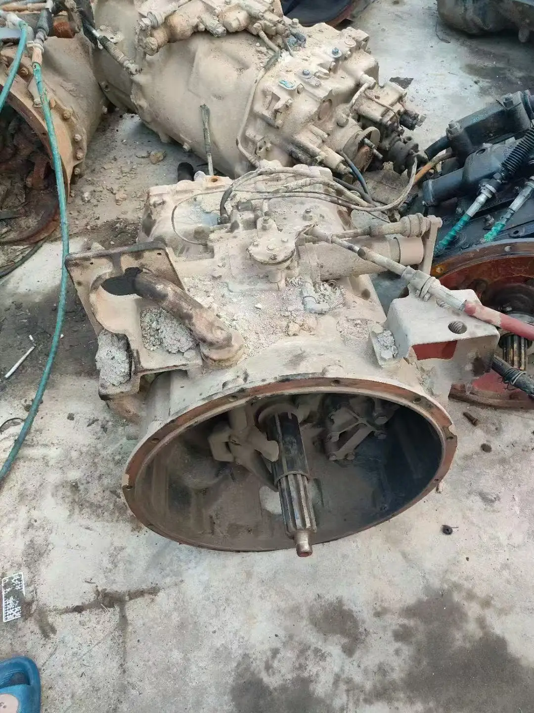 Used Truck Gearbox for ZF  Truck Sinotruk Howo SHACMAN 16 Speed Truck Diesel Transmission Assembly Premium cheap  6/8/10/12