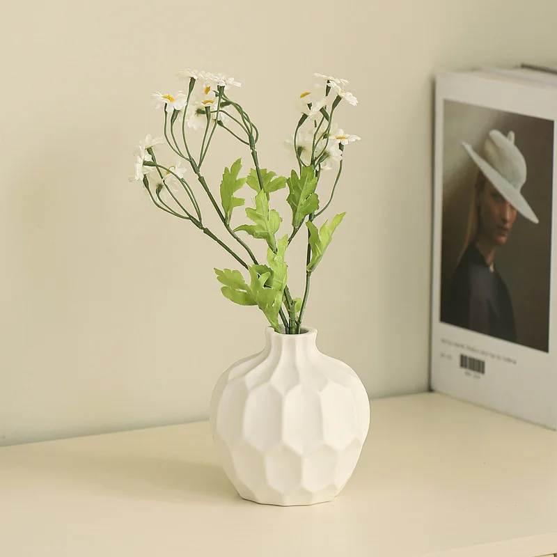 Nordic ceramic vases, creative home dried flower vases, artistic and fresh decorative table ornaments for hotels and homestays