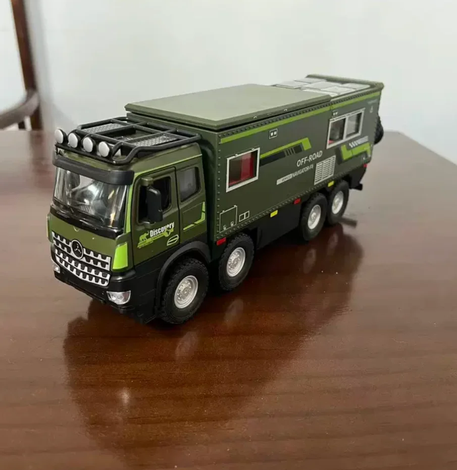 New 1:18 Off-road lLarge RV Model Alloy Material Simulated Sound And Light Open Door Push Forward Force Children's Gifts B504
