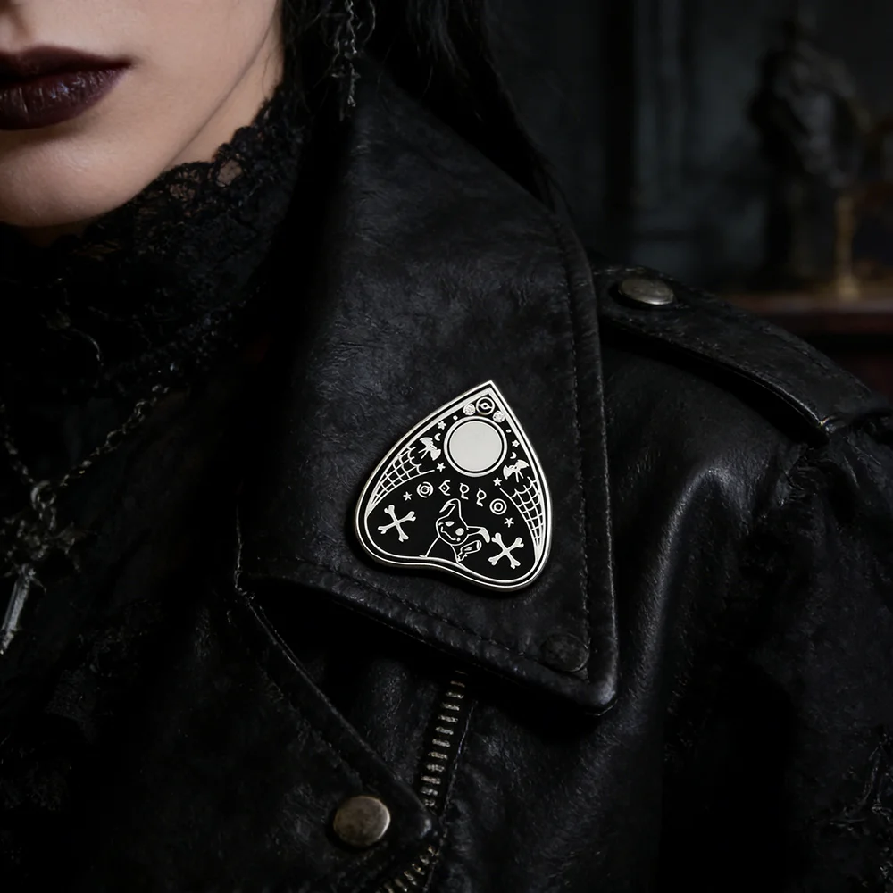Magisches Ouija-Brett Cartoon-Emaille-Brosche Geister Halloween-Geister-Pin Abzeichen für Spielfans Niedliche Horror-Accessoires – Detail 9
