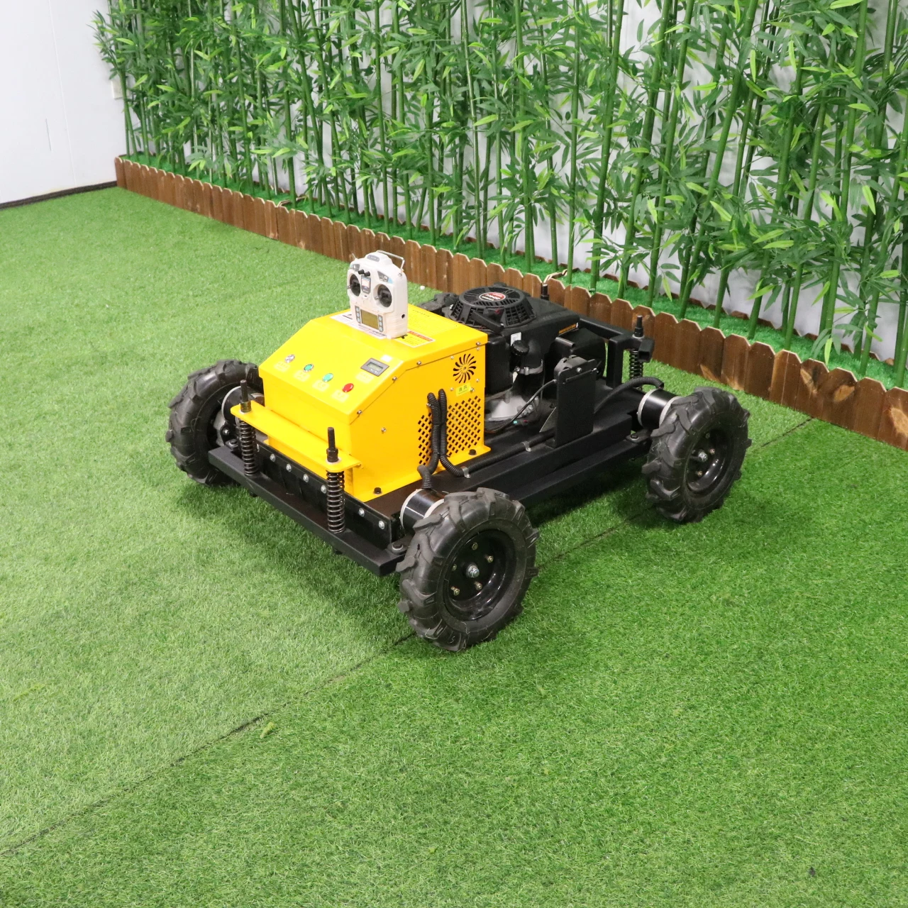 Customized Remote-Controlled Tracked Lawn Mower with 60° Climbing, Orchard and Wasteland Weeding, All Terrain Weeding Machine