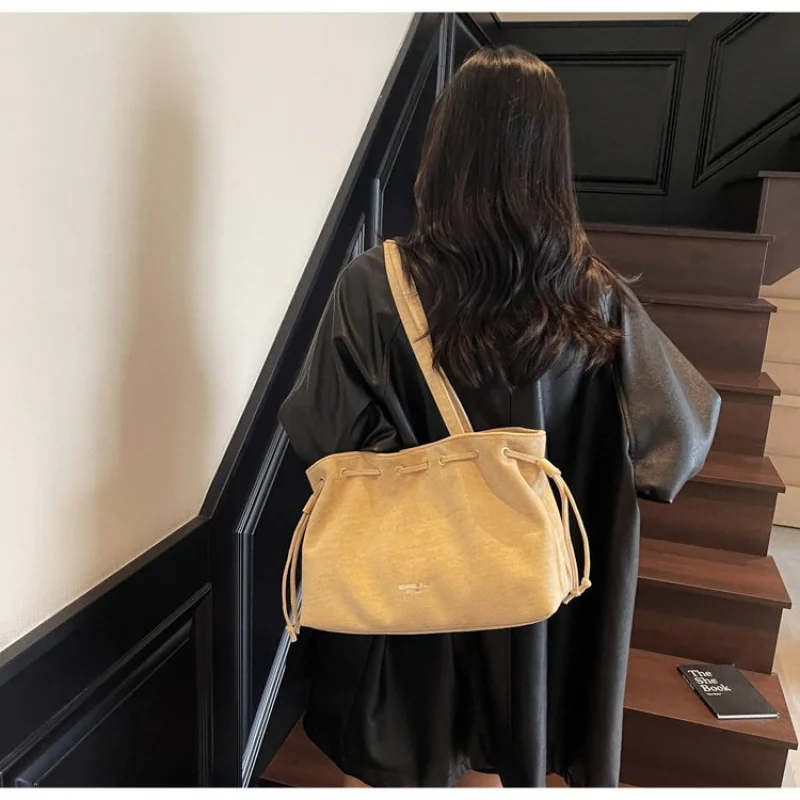 

Superior Ladies Shoulder Bag Made Of Lizard-Print Leather Boasting Paris High-End Vintage Neat Spacious Daily Look​