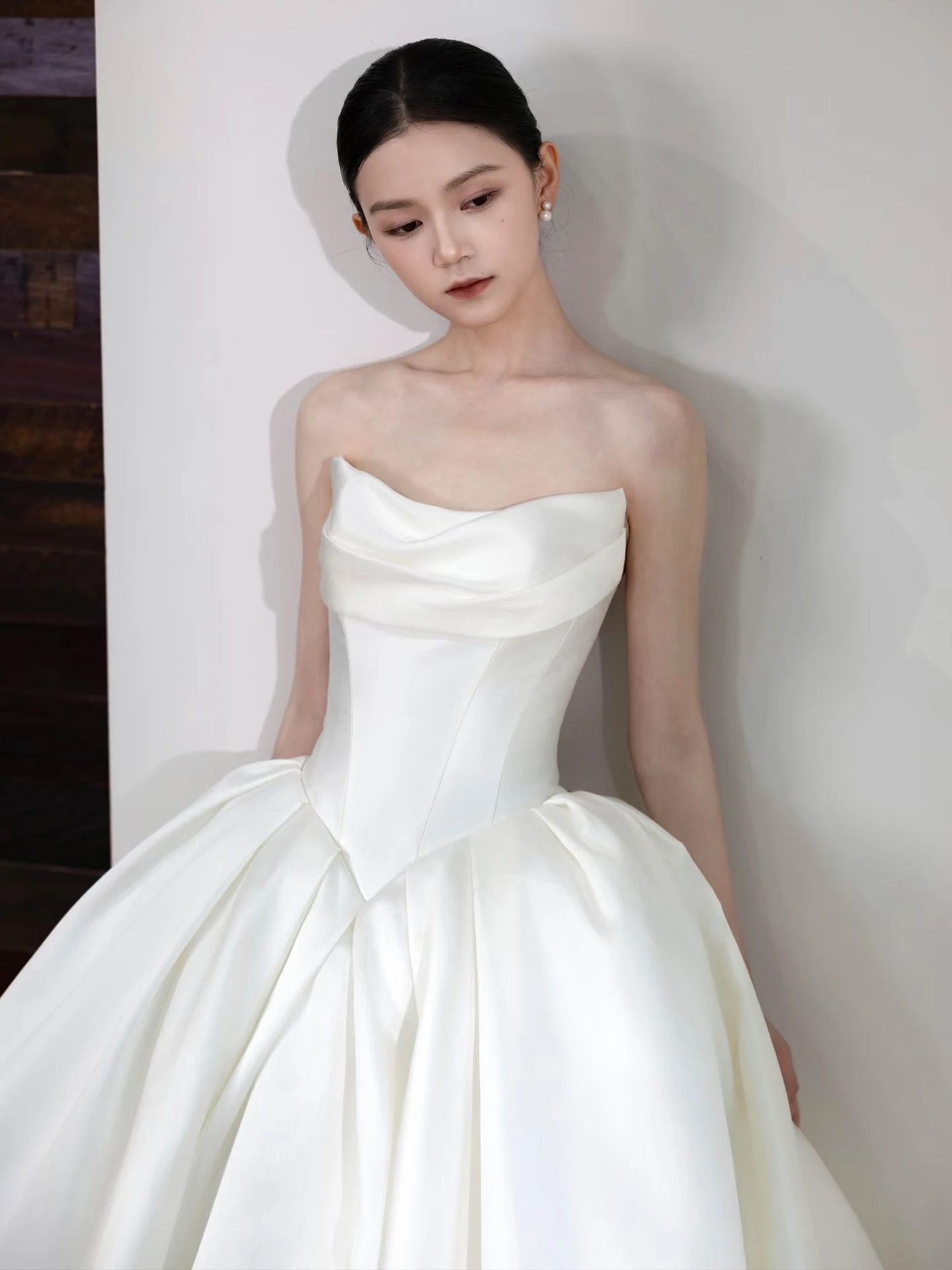 French Tube Top Satin Wedding Dress 2026 New Bridal Women's Main Yarn Simple Retro Advanced Texture Welcome Door Light