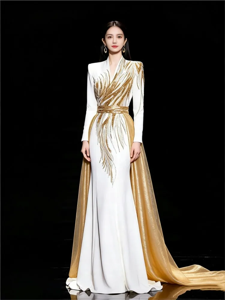 A new light and niche folk song performance dress by the heavy industry Dingzhu host