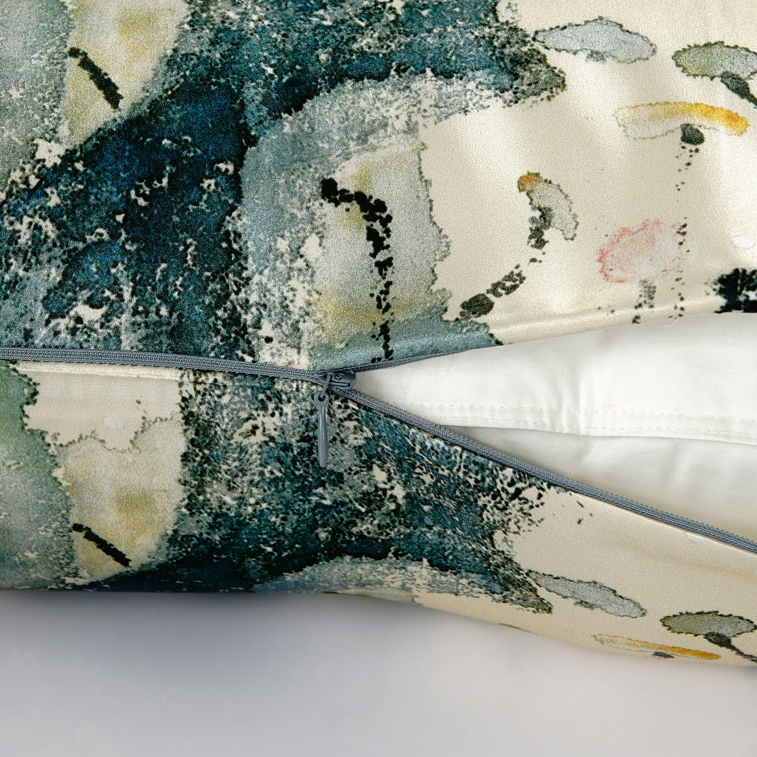 Silk Pillowcase With Zipper Printed Color Comfortable Size Can Be Customized Pillow Case