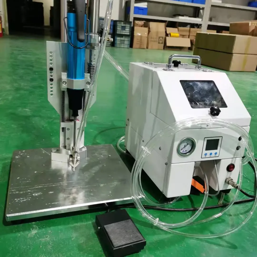 Automatic locking screw machine