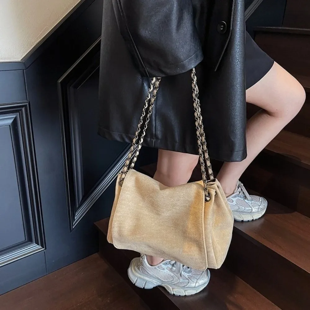 Elegante Retro Damen Schultertasche aus Wildleder, Große Kapazität, Handtasche, Umhängetasche, Einfarbig, Ketten-Unterarmtasche, Herbst Winter – Detail 12