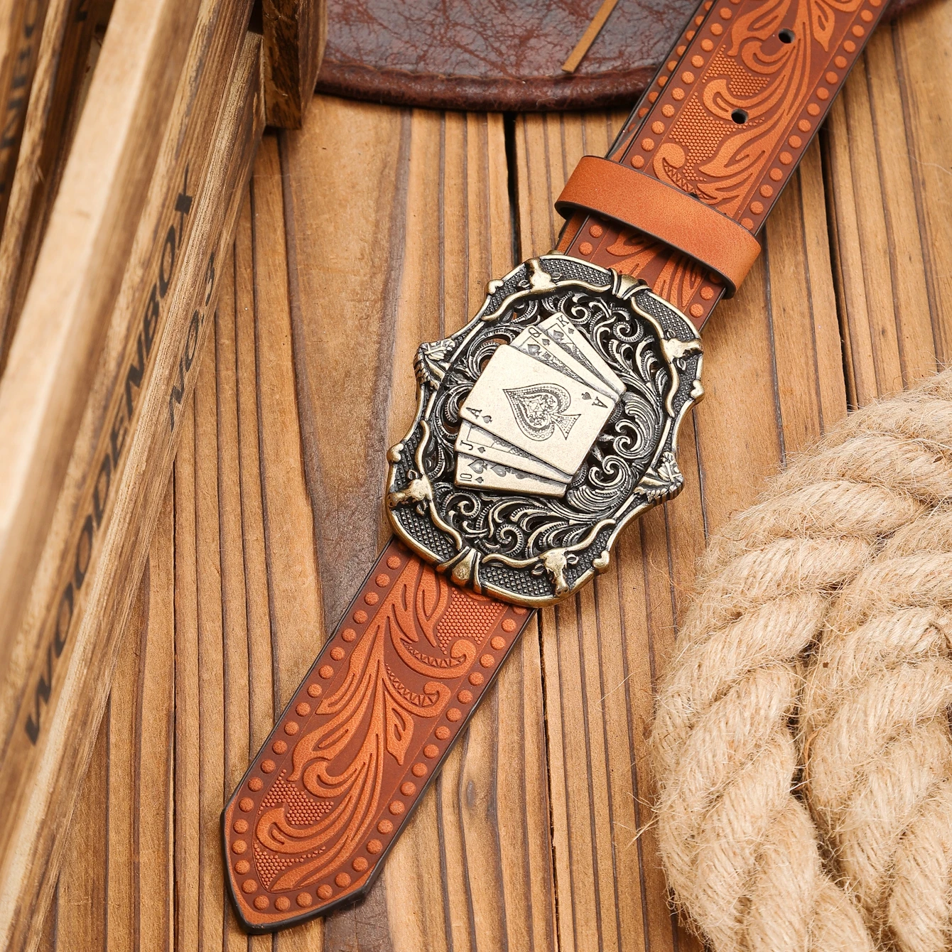 Ein Western-Schnallengürtel aus PU-Leder, geeignet für Männer und Frauen, ein einzigartiger und retro-brauner Gürtel (mit perforierten Nieten) – Detail 11