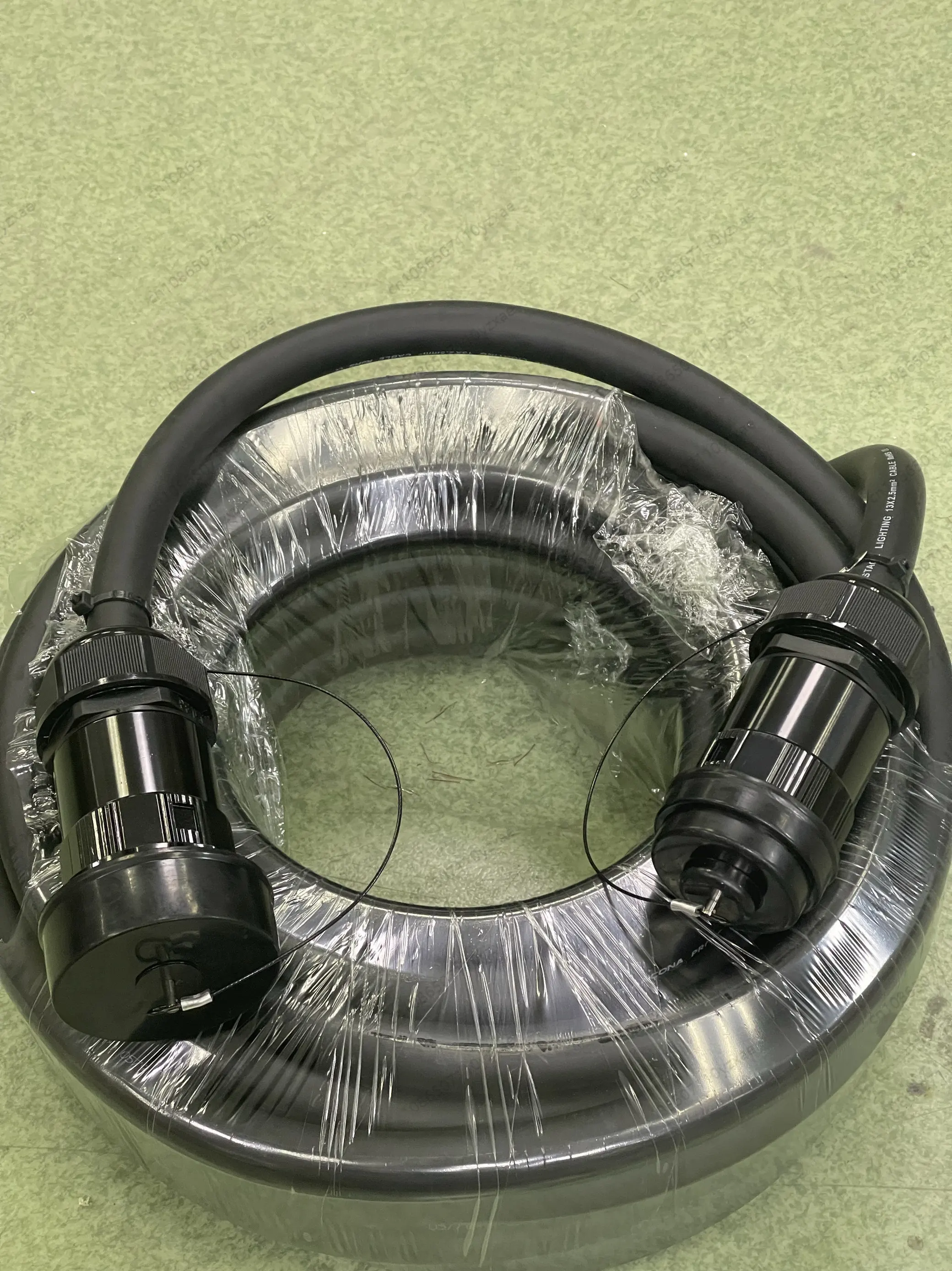 19-Core Stage Lighting Cable, Heavy Duty Multi-Conductor for Power/Data Transmission, Available as Extension or Pigtail