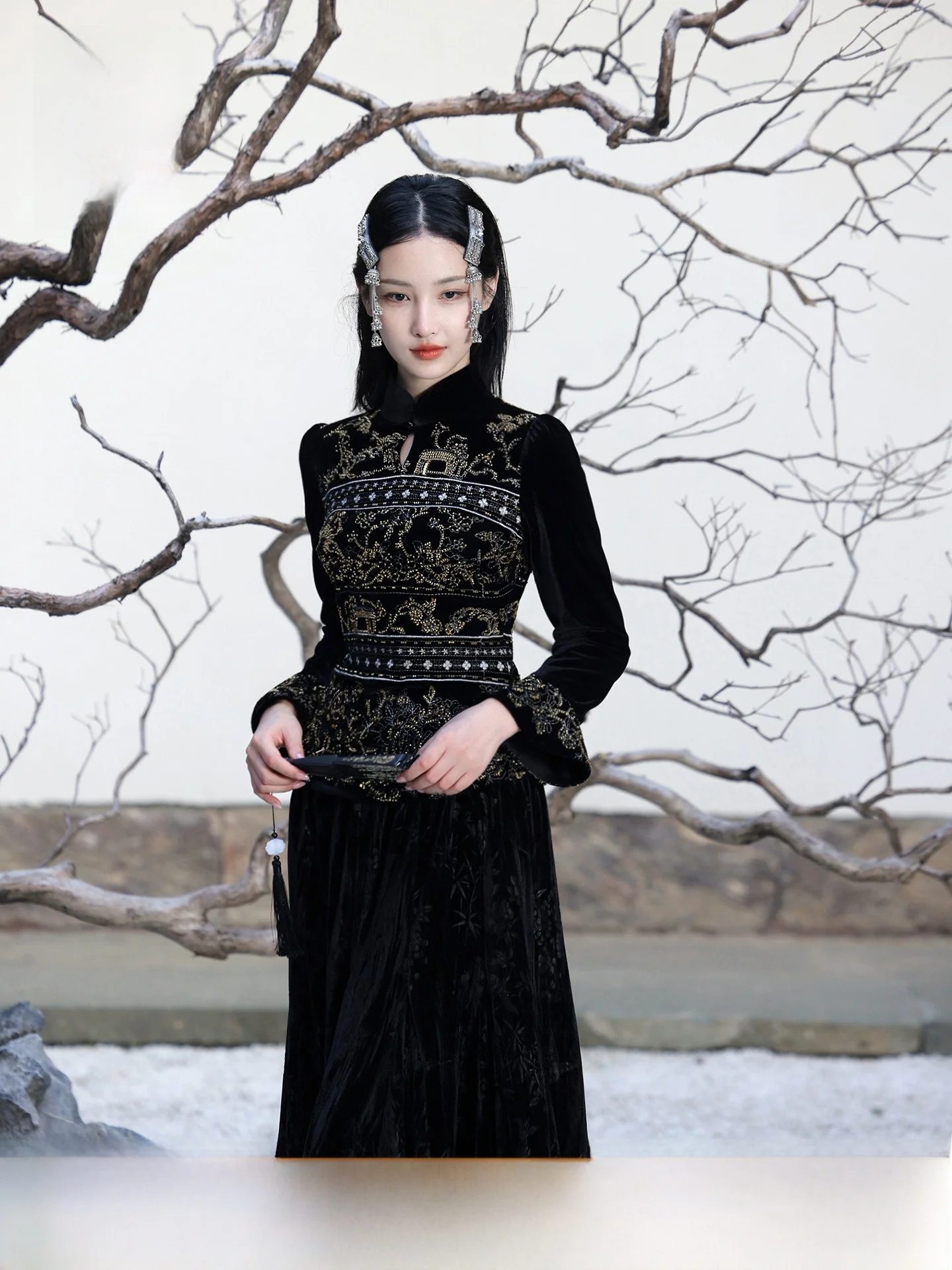 

Новинка 2025, зимний тяжелый рабочий бархатный эластичный шелковый женский топ, традиционный костюм с длинным светом и воротником-стойкой с принтом