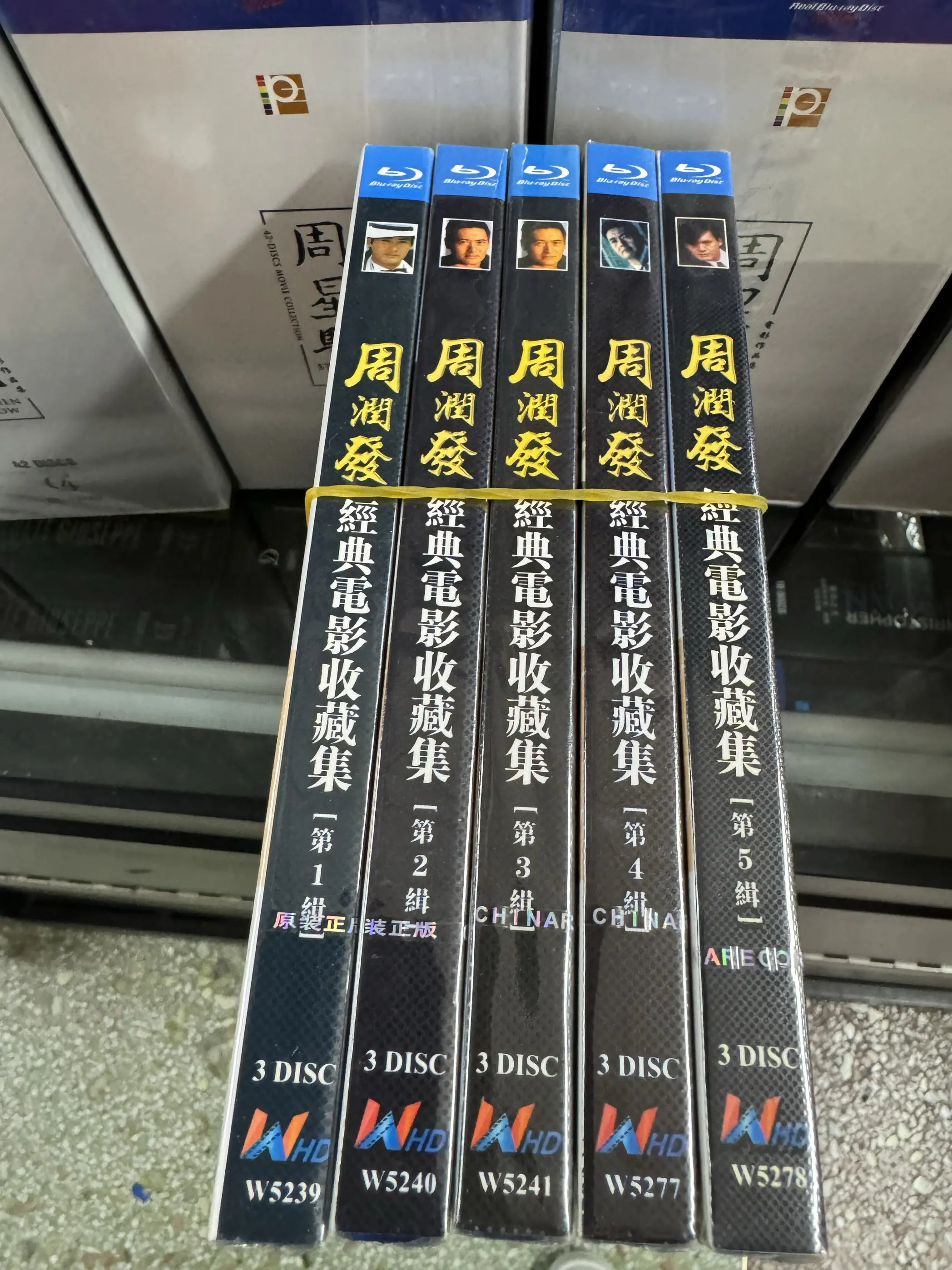 

Коллекция фильмов Чоу Юнь-Фата на Blu-ray Ultra HD: 50 фильмов, коллекционное издание в бокс-сете для BD