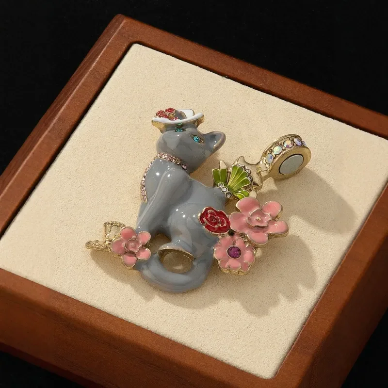 Medieval Vintage Fashion Versatile Personality Cute Wind Heavy Industry Electroplated Enamel Kf Kitten Magnetic Pendant