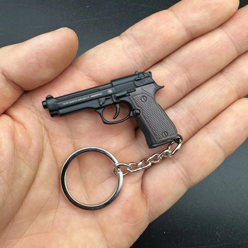 Mini m92f M1911 Small Gun, Metal Keychain, Creative Pendant Simulation Pistol Model