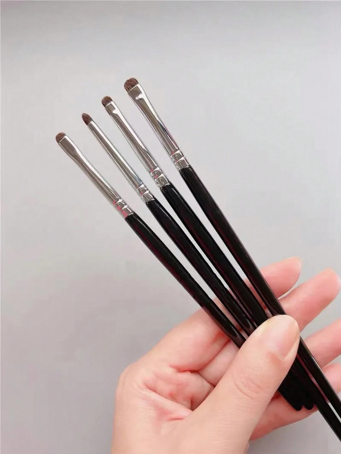 1 set van 4 zwarte oogdetail make-upborstels ponyhaar precisie oogschaduw liggende zijderups verhelderende eyeliner applicator klein