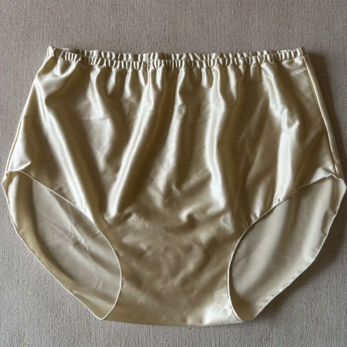 

Men Women Glossy Sexy Satin Ice Silk Underwears Panties Plus Size Briefs Lingeries Bottoms