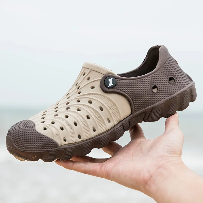 Sandali da spiaggia in gomma da uomo estivi zoccoli da uomo scarpe da giardino zoccoli Zuecos Hombre Outdoor Slip On traspirante nuovo 2024