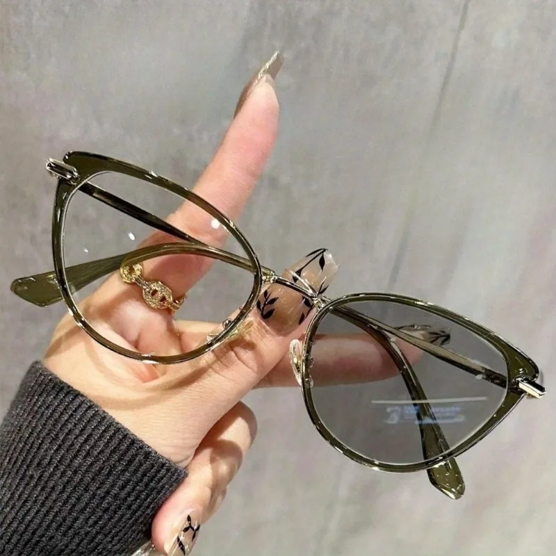 1‑Pack Ladies Minimal Cat‑Eye Fashion Eyewear, Metal Frame Photochromic Lenses, Trendy for Travel and Casual Wear