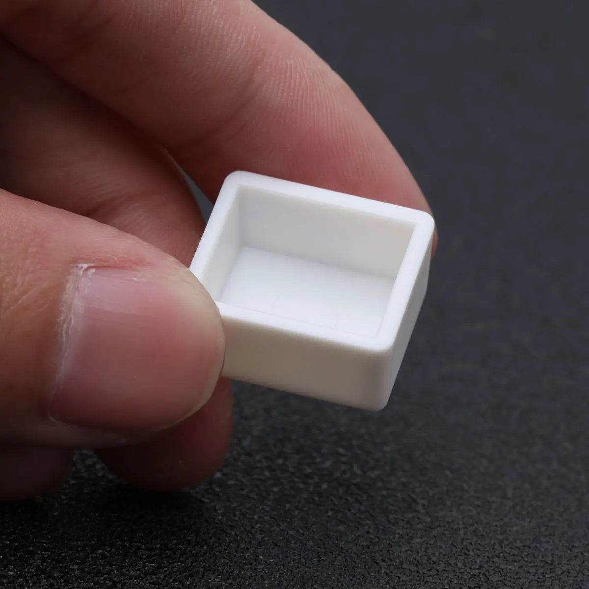 

100pcs White Plastic Painting Dishes Empty Palette Watercolor Pigment Half Pans Watercolor Painting Pans 1.9 X 1.6 X 1cm