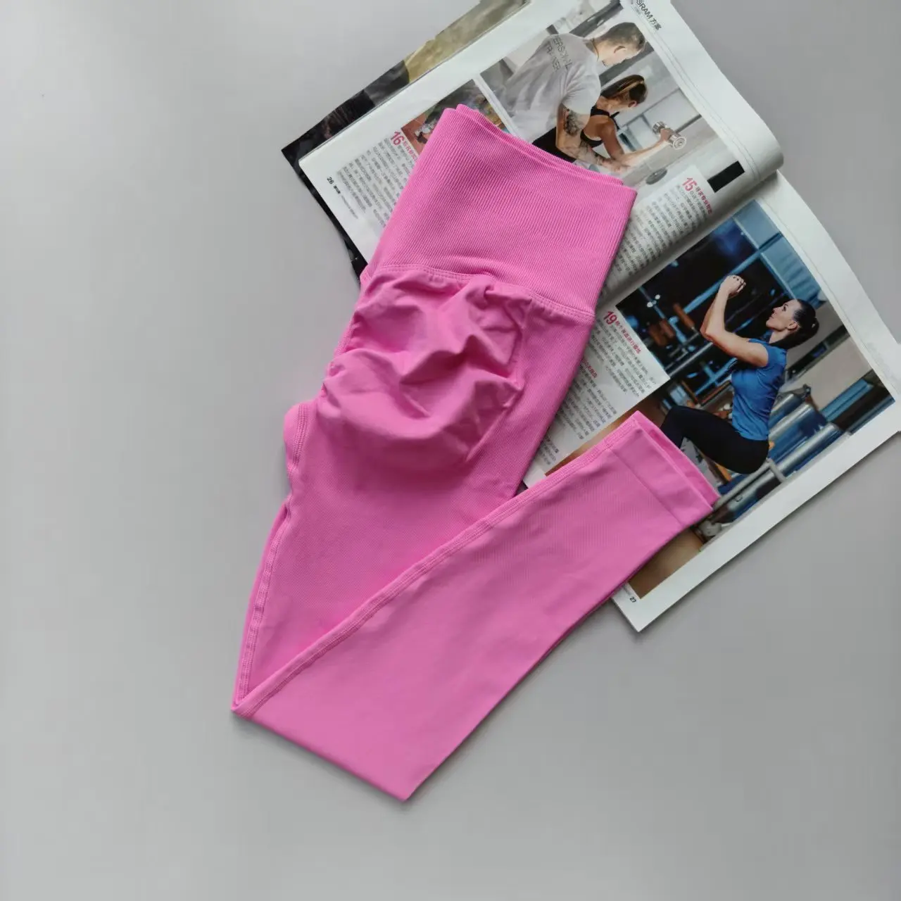 Nahtlose High-Waist-Leggings, pfirsichfarbene, figurformende Fitnesshose, eng anliegend, dehnbar, dünn, schnelltrocknend, atmungsaktiv, Yoga-Anzug, Sporthose – Detail 5