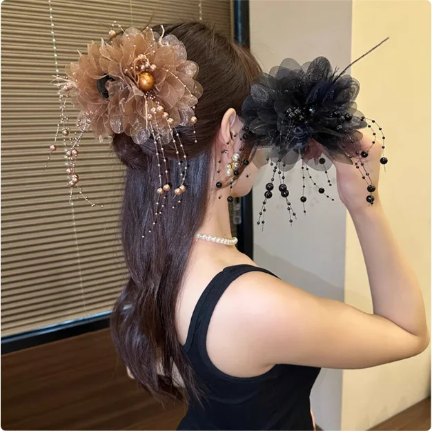 

Elegant Feather Fringe Hair Clip Trendy Hair Accessory for Women Updo Shark Clip Hairpin Top Birthday Gift Choice