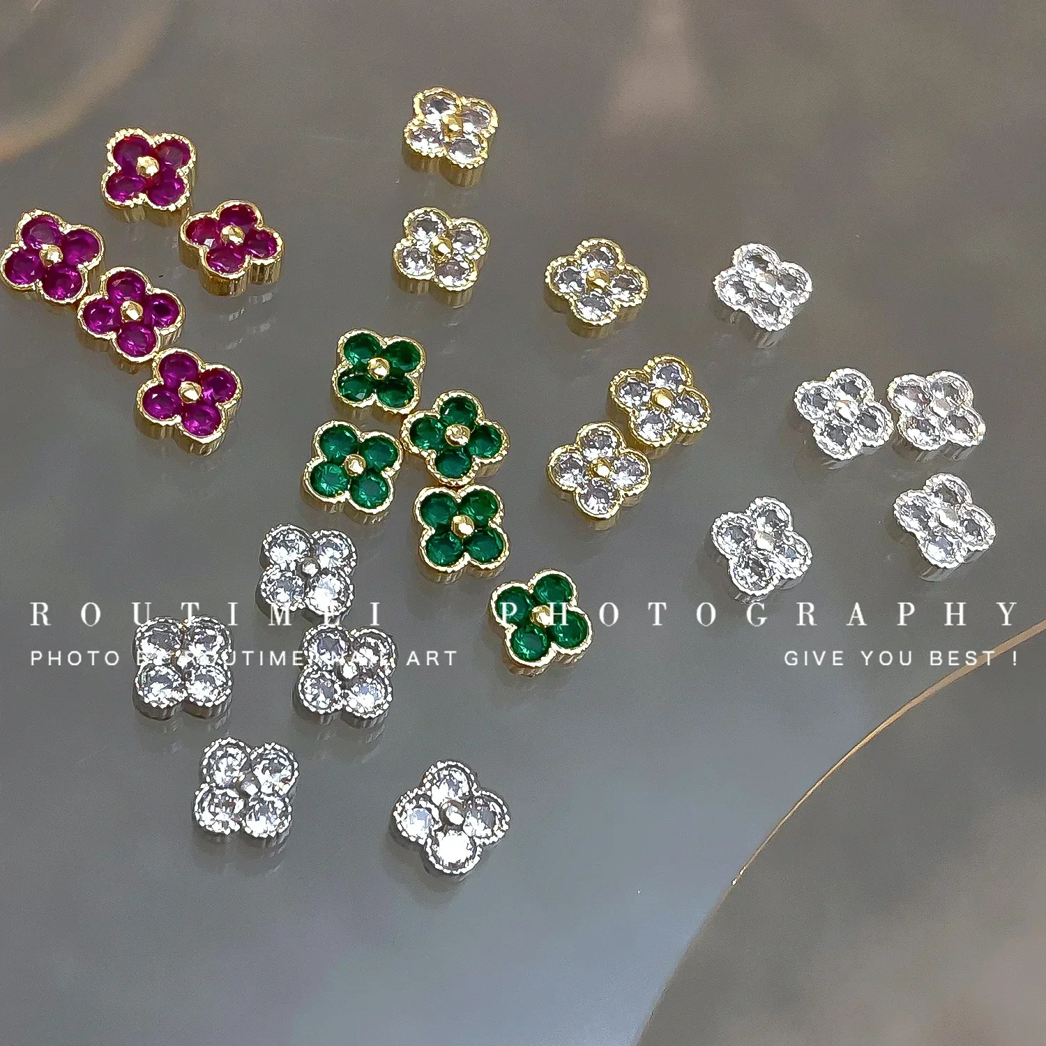 Diamante Rhinestone Acessórios para Prego, Super Brilhante Trevo, Verde, Roxo, Ouro, Flat Back, Luxo Nail Art Decoração, Manicure, 10Pcs por Saco