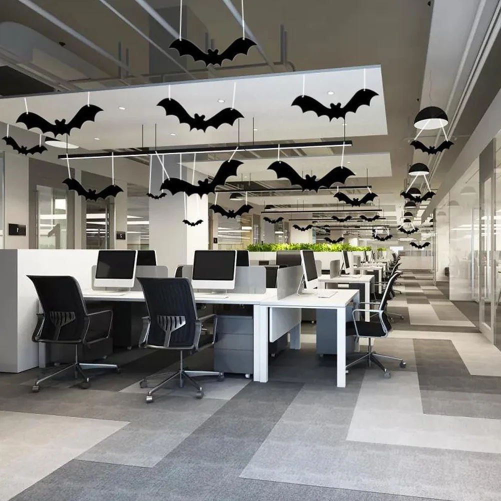 

12Pcs Horror Bat Decor Vivid Pendants Suitable for Halloween Haunted House Lightweight Design Easy to Suspend on Ceiling Doors
