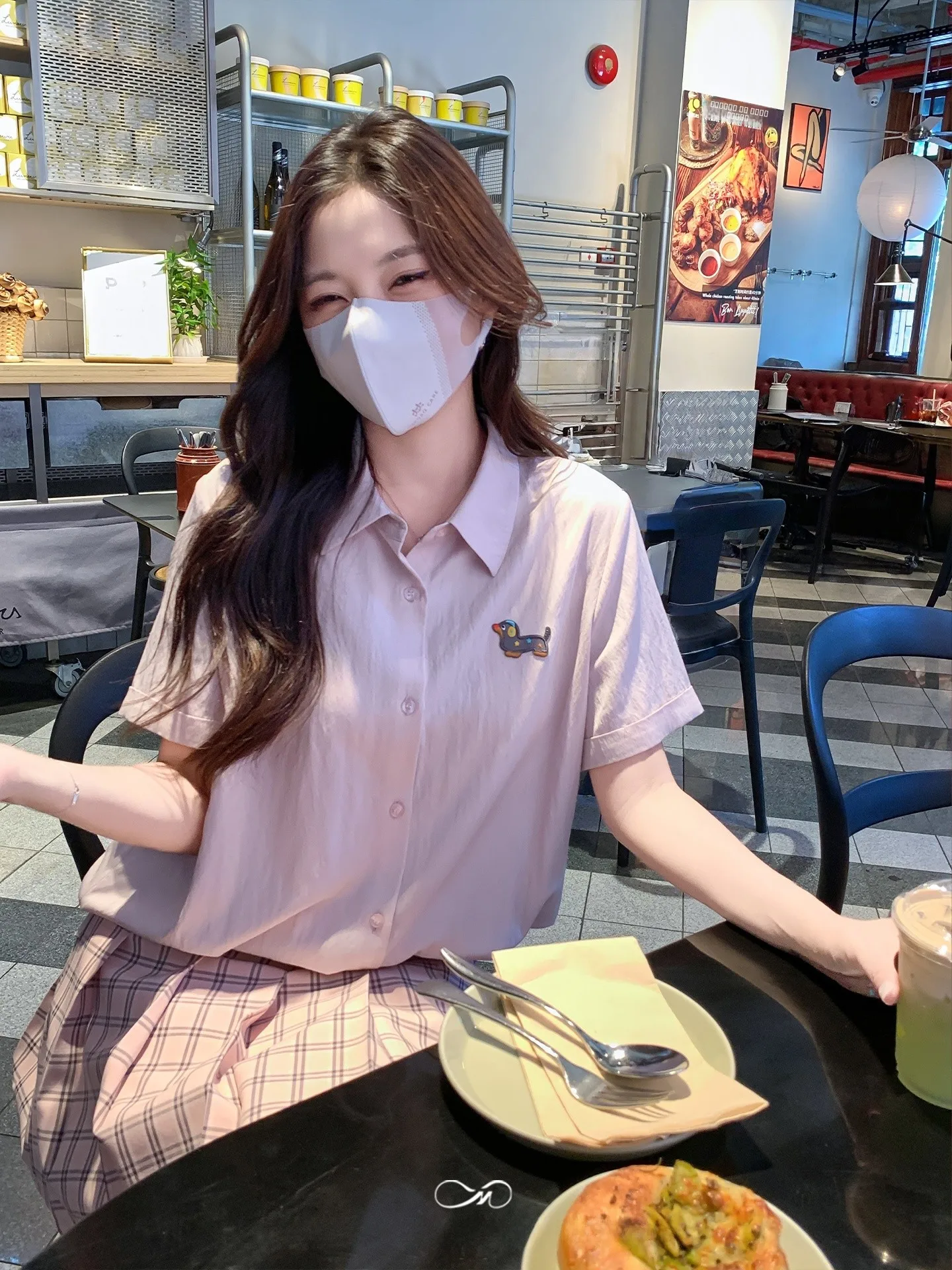 

Женская повседневная футболка больших размеров с коротким рукавом, отложным воротником, принтом таксы, свободного кроя, стройнящая, летняя