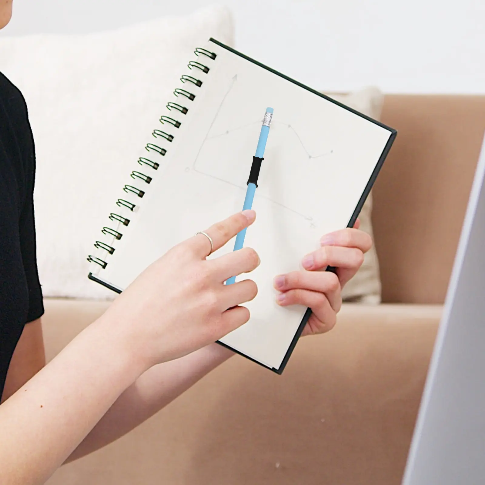 

1 set Magnetic Pen Holder Black Iron Whiteboard Marker Sleeve Adjustable Silicone Fridge Dry Erase Clip Pen Holders Storage