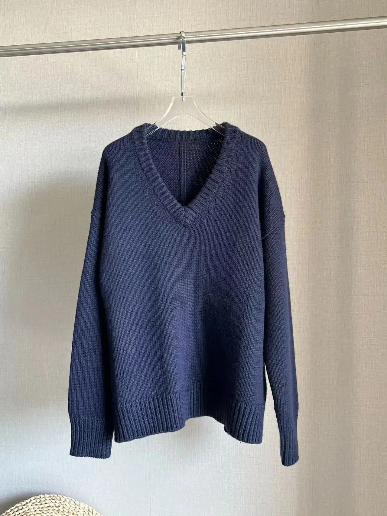 

THE R** V-neck Pullover Loose Silhouette European And American Minimalist Style Lazy And Versatile Wool Cashmere Sweater