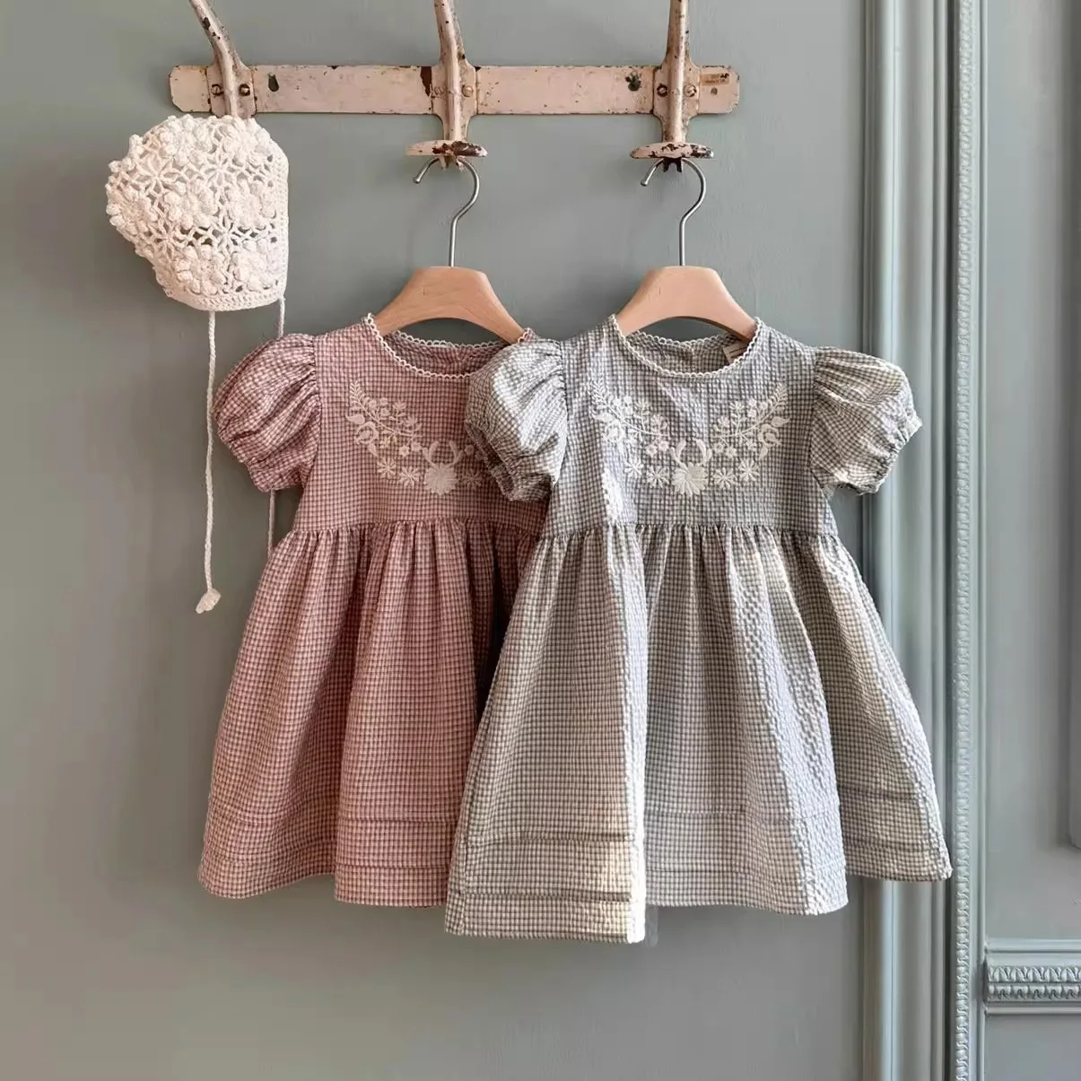 2026 New Korean Spring Girls' Princess Checkered Bubble Short Sleeved Dress Casual and Comfortable Kids Skirt