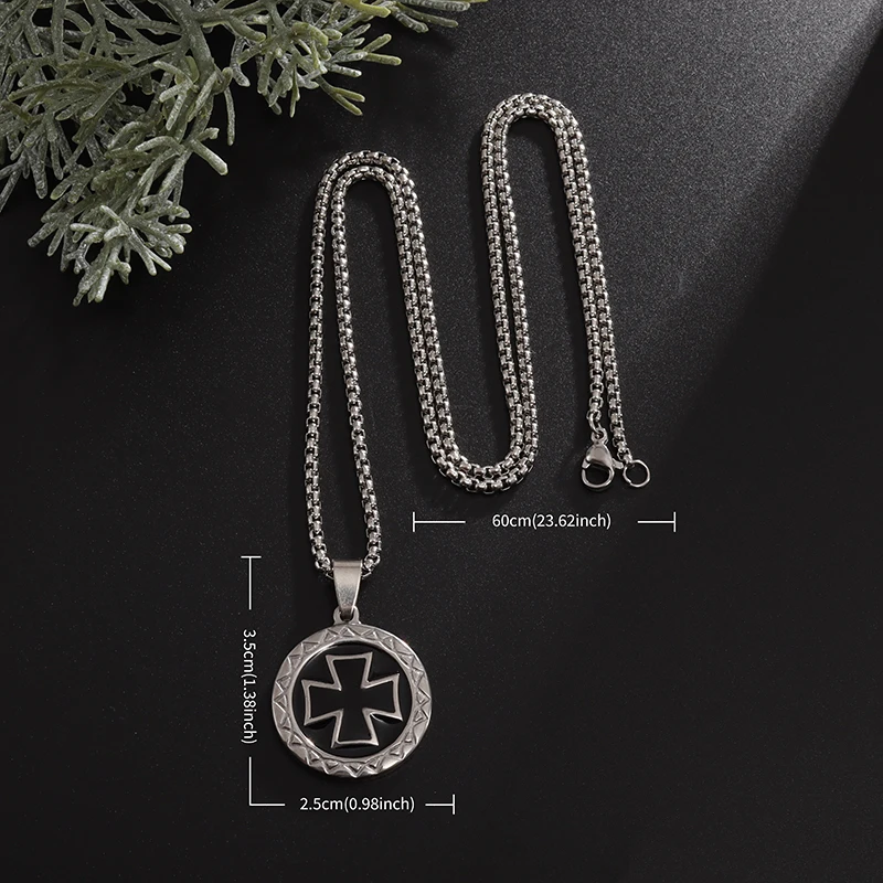 Exquisite Templar Cross Medal Round Pendant Necklace Men Women Lucky Amulet Trend Street Casual Stainless Steel Jewelry Gift