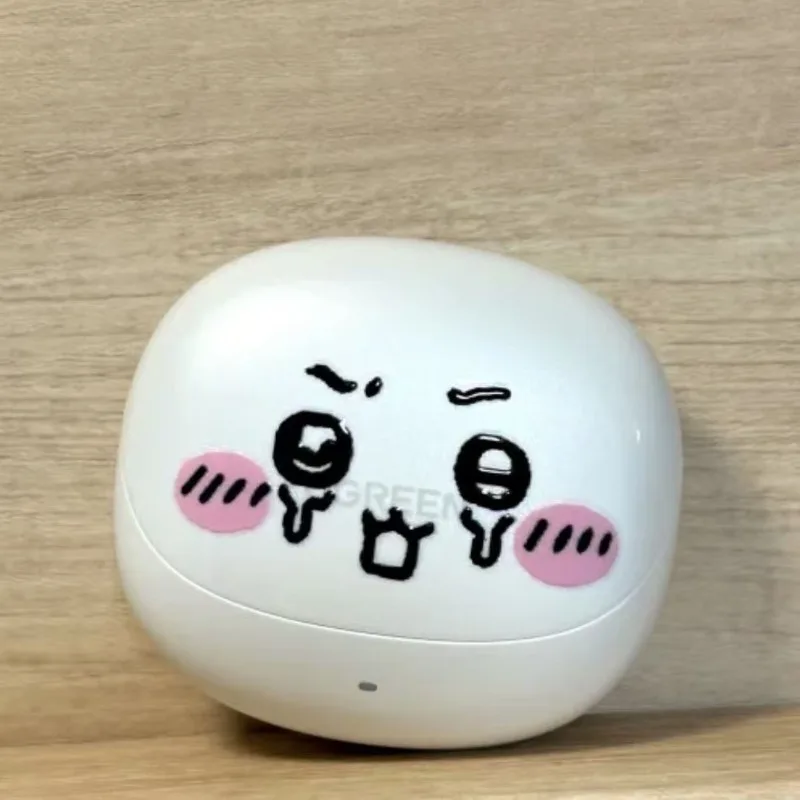 Autocollants à motifs d'expressions mignonnes de dessins animés peuvent être utilisés pour décorer les boîtes de rangement, les chargeurs, les étuis de téléphone portable et les dessus de table.