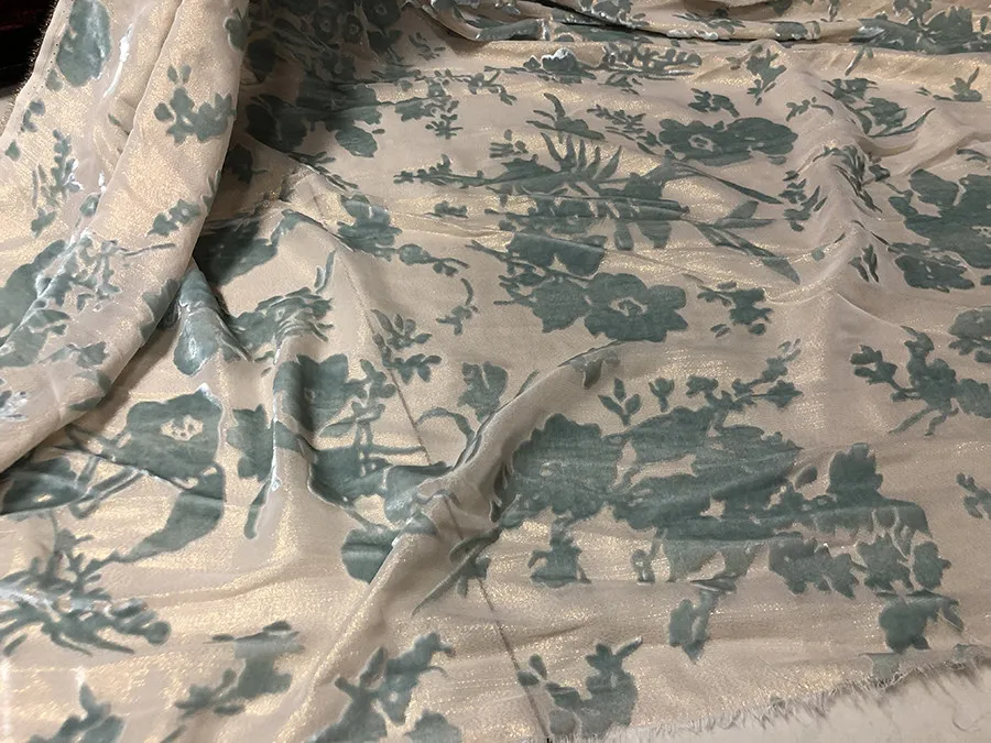Tela de diseño, seda, terciopelo, tela de moda, tejida, color beige, fondo verde lago, estampado floral, terciopelo sin doblez, tela de seda, cheongsam.