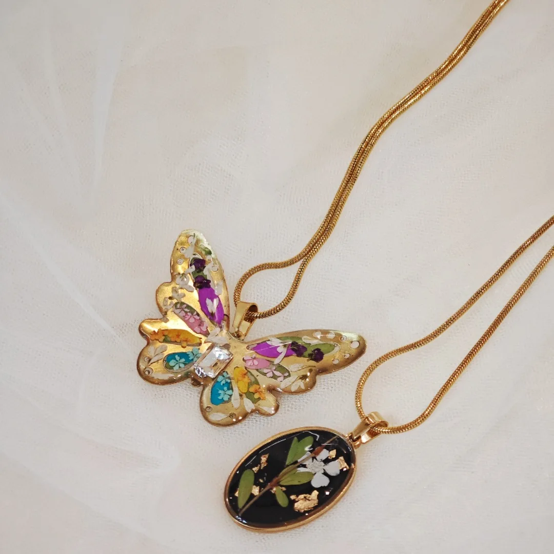 

3298 Wholesale 1/5/10 Pieces Exaggerated Colorful Butterfly Dried Flower Necklace Accessories Creative Christmas Birthday Gift