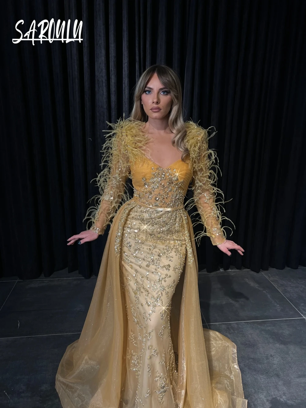 

Gorgeous V Neck Evening Dress With Feathers Exclusive Detachable Train Cocktail Gown Customized Sophisticated Sequins Prom Wear