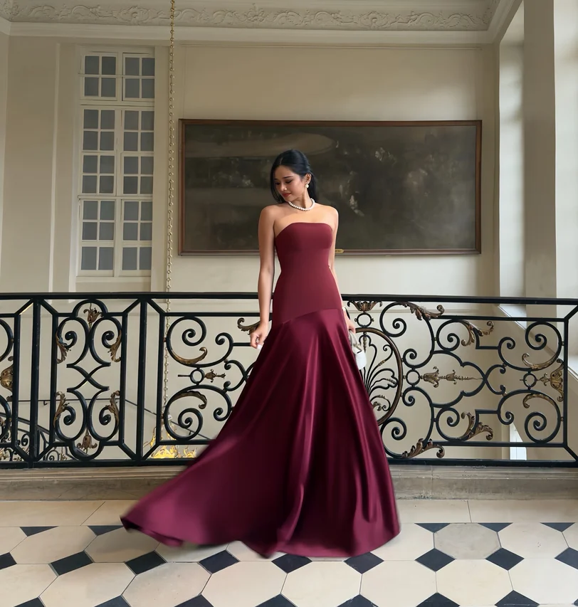 

French off-the-shoulder stitched dress with elegant waist-cinched design for banquet and resort wear