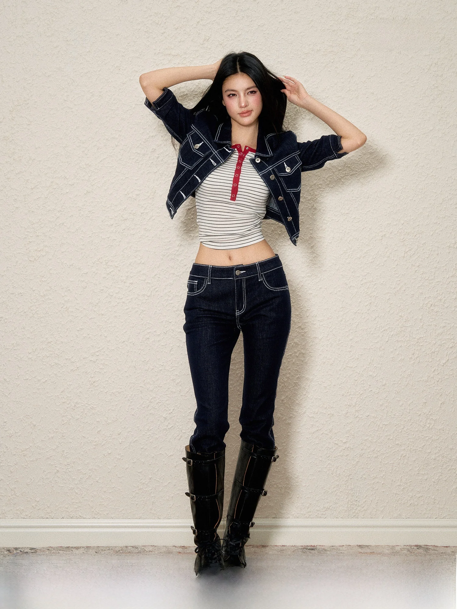 

Комплект AGAM: джинсовая куртка с контрастной строчкой и брюки, облегающий крой, универсальный весенний модный образ