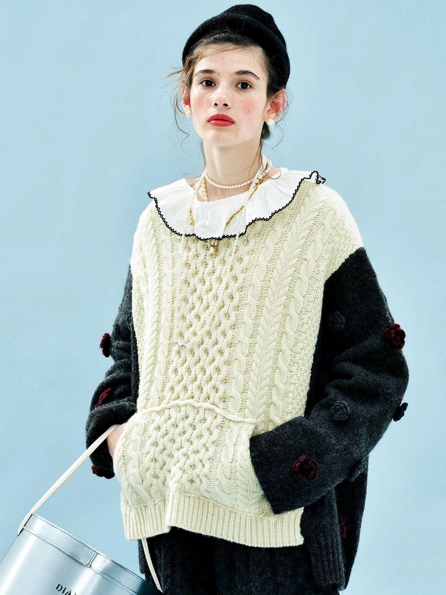 

imakokoni 2025 Autumn & Winter Heavyweight Thick-Knit 3D Hand-Crocheted Color-Block Pure Wool Pullover 255235