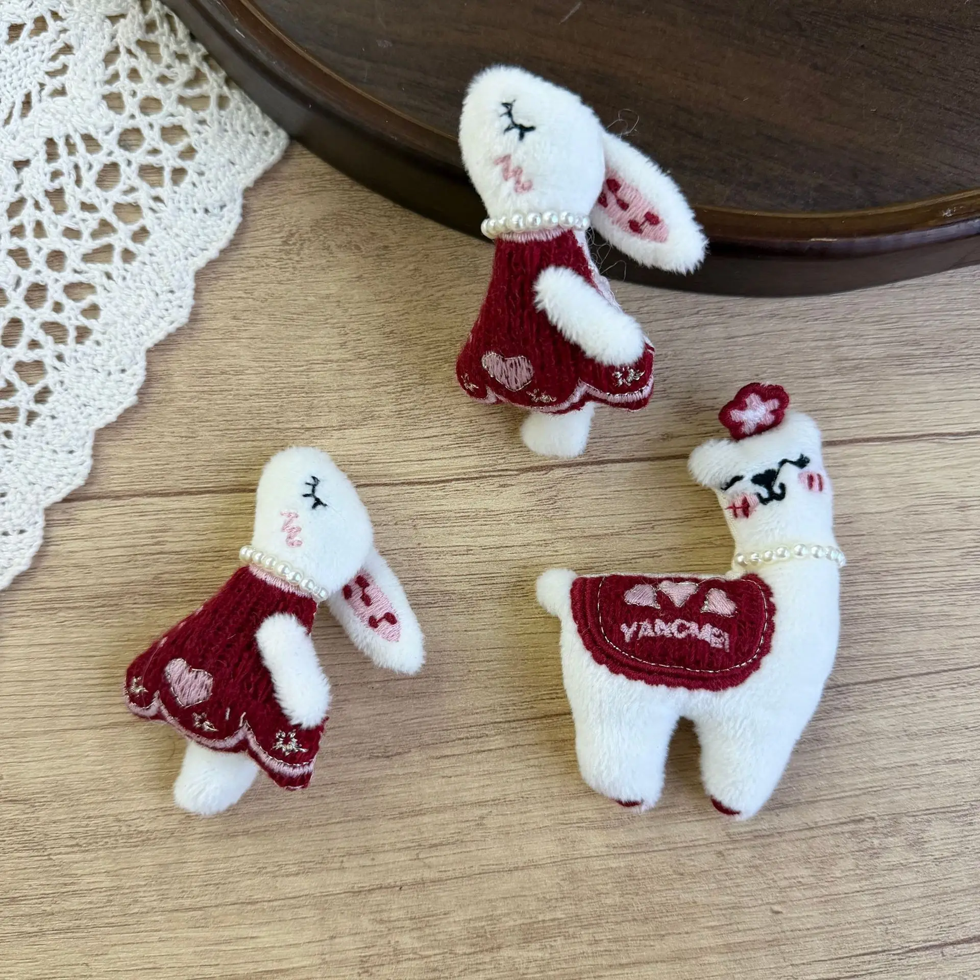 

Premium Handmade Stuffed Red Rabbit Lamb Brooch Pin Fabric Cartoon for DIY Shoes Bag Hat Embellishment Lightweight Kawaii