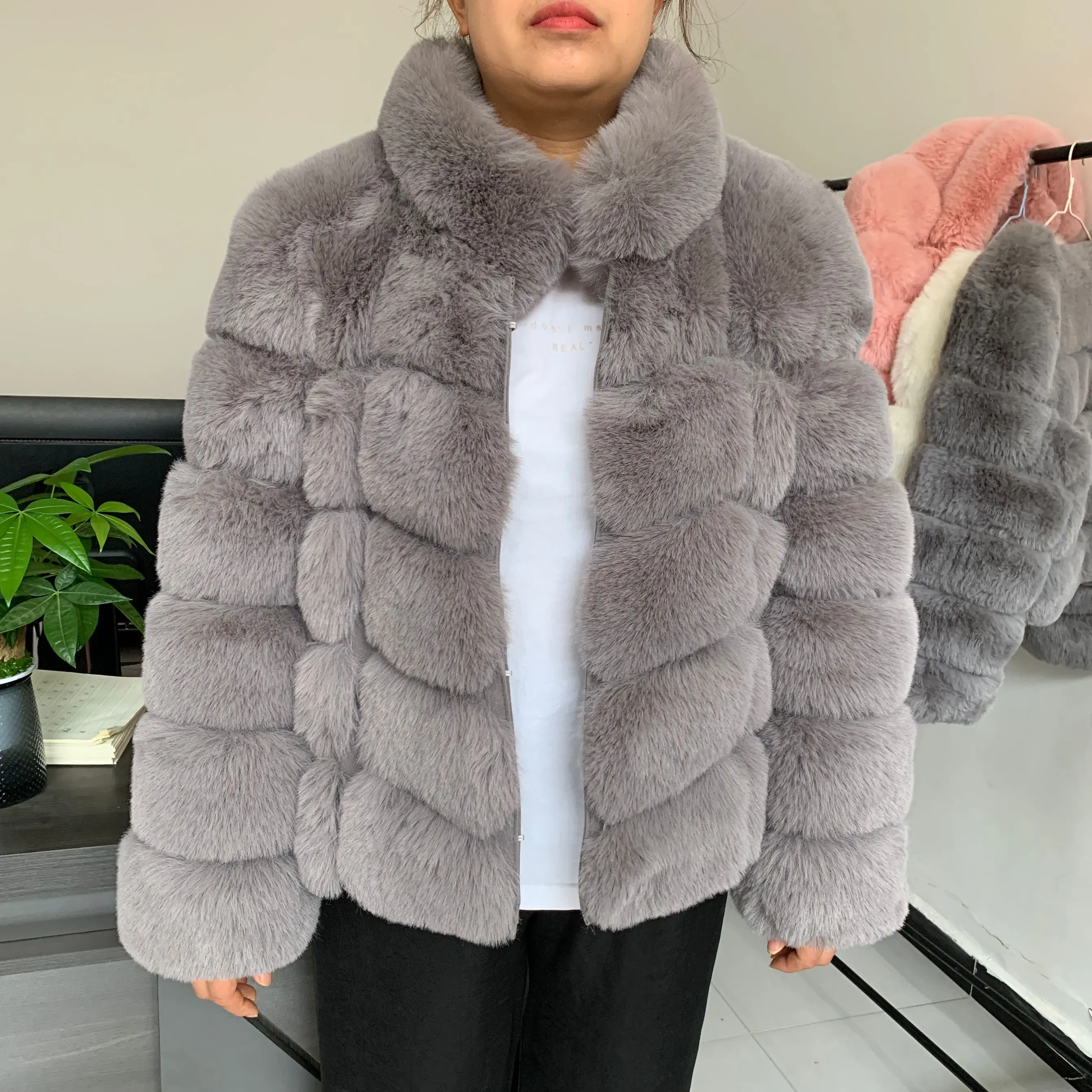 Women's faux fur coat winter warmth fake fur coat with square collar design Fashion Women's artificial fur jacket fluffy jacket