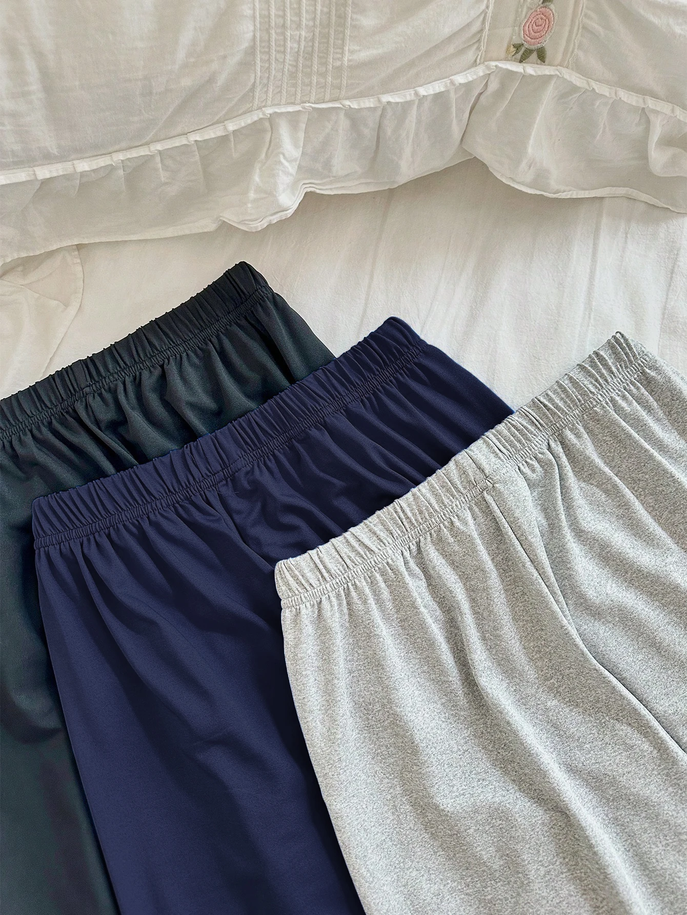 Pantaloni arricciati larghi a gamba larga a vita alta alla moda e versatili e set di tre pezzi di pantaloni da donna